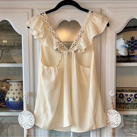 SWEET WANDERER ivory tank with cotton lace and flutter sleeves & open back Sz M - Picture 2 of 7